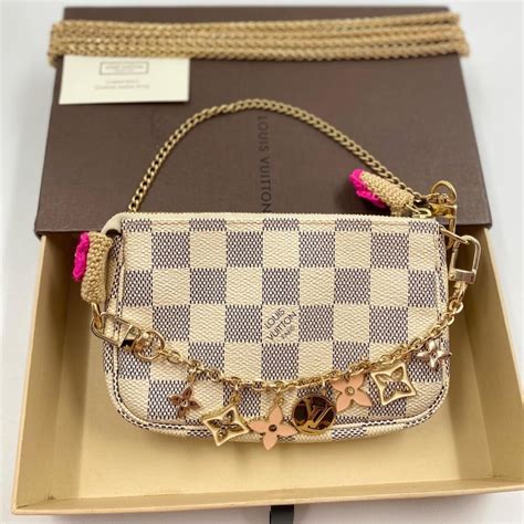 lv pochette มือสอง ราคา|Louis Vuitton Pochettes .